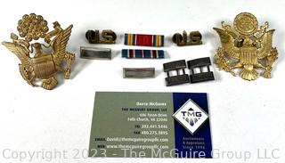 Selection of US Army WWII rank and campaign ribbons: Americal Campaign - WW II Victory ribbon; LT & Cpt bars, Hat insignia x2