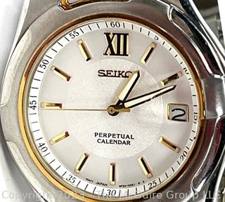 Seiko 10 Bar Wrist Watch with 18K Yellow Gold Cover on Bezel. 