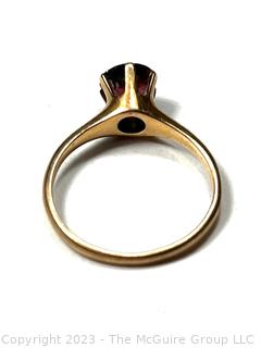 14k Yellow Gold Six Prong Garnet Solitaire Ring. 2g total weight