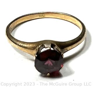 14k Yellow Gold Six Prong Garnet Solitaire Ring. 2g total weight