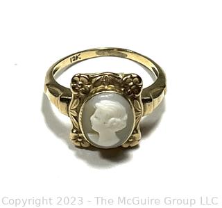 Grey Cameo Ring Set in 10K Yellow Gold with Floral Surround.  2.6 grams total weight