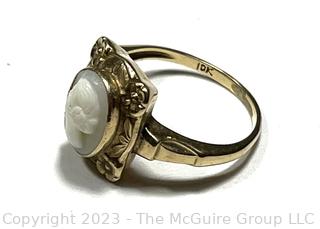 Grey Cameo Ring Set in 10K Yellow Gold with Floral Surround.  2.6 grams total weight