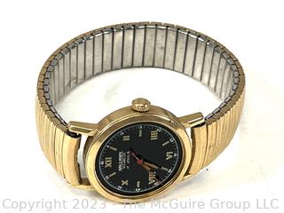 Hallmark Swiss 17 Jewel Incabloc Wristwatch in 14k Gold Case. Total Weight 56g 