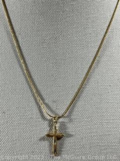 14kt Yellow Gold Cross or Crucifix Pendant on Chain Necklace. 7.9 grams.