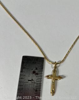 14kt Yellow Gold Cross or Crucifix Pendant on Chain Necklace. 7.9 grams.