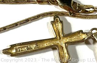 14kt Yellow Gold Cross or Crucifix Pendant on Chain Necklace. 7.9 grams.