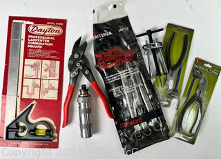 Selection of hand tools: Square; Tin Snips; Wire cutters; Impact tool and Craftsman Wrench Set (12p)