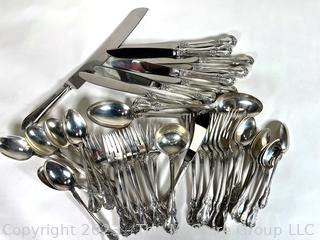 Towle Old Master Sterling Silver Flatware Set in Storage Box.  1328g sterling + 650g knives 