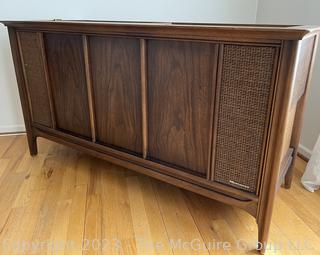 Mid Century Modern Magnavox Astro-Sonic Floor Console Radio Phonograph 19"d x 51"l x 27"t.