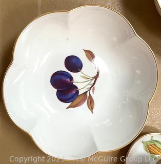 Collection of Royal Worcester Porcelain China Serving Pieces in The Evesham Pattern