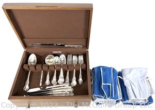 Towle Old Master Sterling Silver Flatware Set in Storage Box.  1328g sterling + 650g knives 