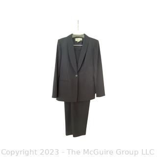 Jones New York Pin Stripe Pant Suit, Size 8P, New with Tags.
