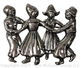 Lang Sterling Dutch Children Playing Vintage Brooch. 5 grams