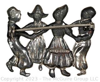 Lang Sterling Dutch Children Playing Vintage Brooch. 5 grams