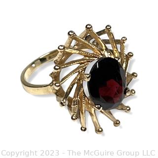 18k Gold Garnet Swirl Cocktail Ring.  4.2 grams