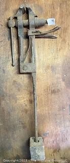 19th C Blacksmith Post Leg Vise 