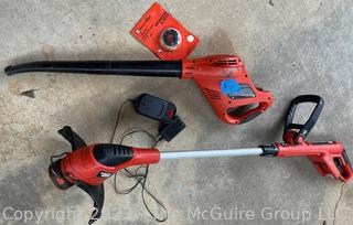 Black and Decker Weed Wacker and Blower, with battery and charger. Run. 