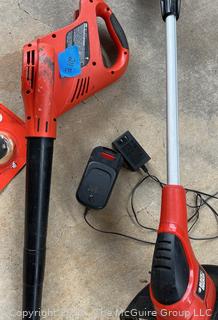 Black and Decker Weed Wacker and Blower, with battery and charger. Run. 