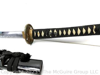 Japanese Samurai Katana Sword with Lacquer Scabbard. 