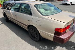 2000 4 Door Toyota Camry LE Sedan with 111,183 Miles Car VIN JT2BG22KXY0465727    Note: Windshield is cracked     