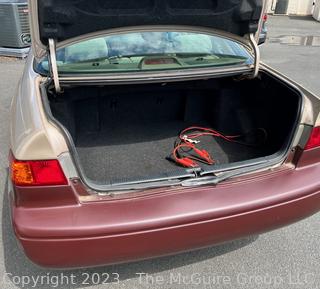 2000 4 Door Toyota Camry LE Sedan with 111,183 Miles Car VIN JT2BG22KXY0465727    Note: Windshield is cracked     