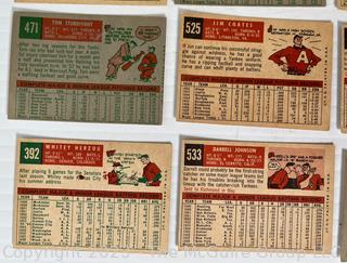 Sports Cards: Baseball: 18 Topps Cards Circa Early 1960's