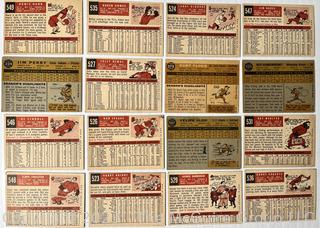 1959/1960 Topps mixed Baseball lot of (16) cards many stars: Curt Flood, Filip Alou, Jim Perry et al