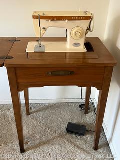 Vintage Singer Sewing Machine in Table Case