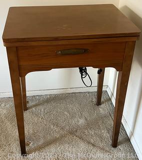 Vintage Singer Sewing Machine in Table Case