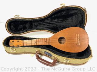 Favilla Teardrop Uke Ukulele in Case