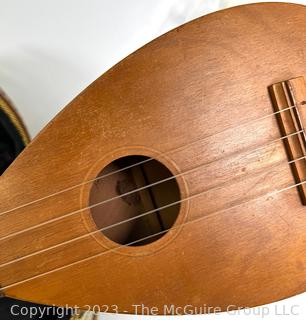 Favilla Teardrop Uke Ukulele in Case