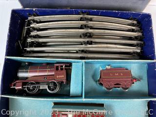 Hornby Series O Gauge No.501 Tank Clockwork Passenger Set and Locomotive Made by Meccano, Liverpool England 