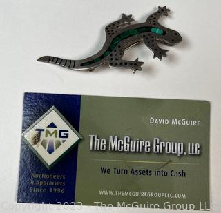 Sterling Silver Mexico Gecko Pendant with Malachite Stone Chips. 12.3 grams