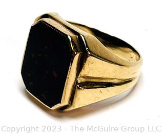 Men's Bezel Set Onyx Stone Set in 10kt Yellow Gold Ring