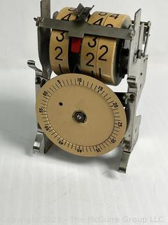 1927 General Electric Executive Digital Clock, Model AB8B02 in Bakelite Case. Measures 4w x 3.5d x 6" height