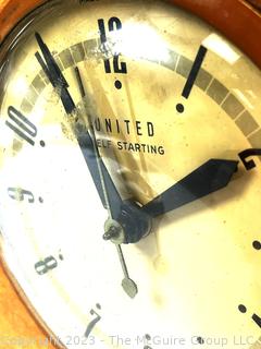 United Clock Corp  Electric Mantle Clock in Wood Case