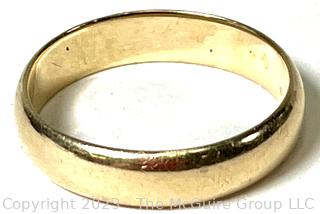 14KT Yellow Gold Wedding Band In Box.  4.5 grams 