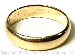 14KT Yellow Gold Wedding Band In Box.  4.5 grams 