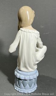 Lladro Nao 0282 - Girl combing hair 10" tall- 6281 L/N