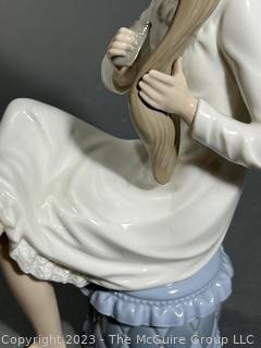 Lladro Nao 0282 - Girl combing hair 10" tall- 6281 L/N