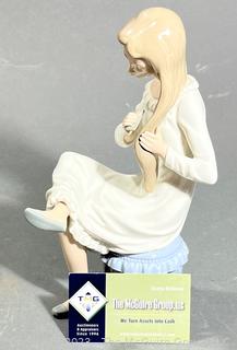 Lladro Nao 0282 - Girl combing hair 10" tall- 6281 L/N