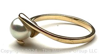 14KT Yellow Gold Ring with Pearl Center.  2.2 grams tw