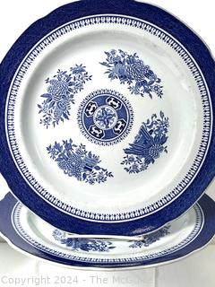 Twelve (12) Pieces of English Spode Fine Stone Porcelain Dinnerware in Fitzhugh Pattern