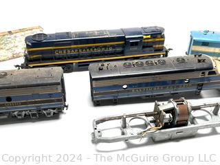 H-O Train Engines, Boxcars, Track and Accessories (Note: Additional RR items in Lot 0019RS)