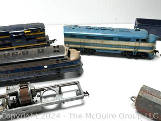 H-O Train Engines, Boxcars, Track and Accessories (Note: Additional RR items in Lot 0019RS)