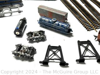 H-O Train Engines, Boxcars, Track and Accessories (Note: Additional RR items in Lot 0019RS)