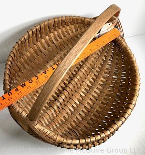 Hand Made Canadian Mic Mac Tribe Woven Basket with Hang Tag.  15" Oval with Handle.