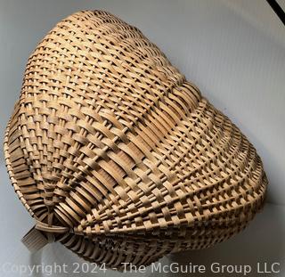 Large Hand Woven White Oak Fruit Vegetable Gathering Basket Made by the Canadian Mic Mac Tribe with Carved Handle. 18" diameter