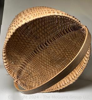 Large Hand Woven White Oak Fruit Vegetable Gathering Basket Made by the Canadian Mic Mac Tribe with Carved Handle. 18" diameter