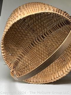 Large Hand Woven White Oak Fruit Vegetable Gathering Basket Made by the Canadian Mic Mac Tribe with Carved Handle. 18" diameter